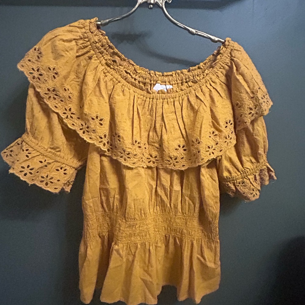 Off-the-shoulder Ruffled Top